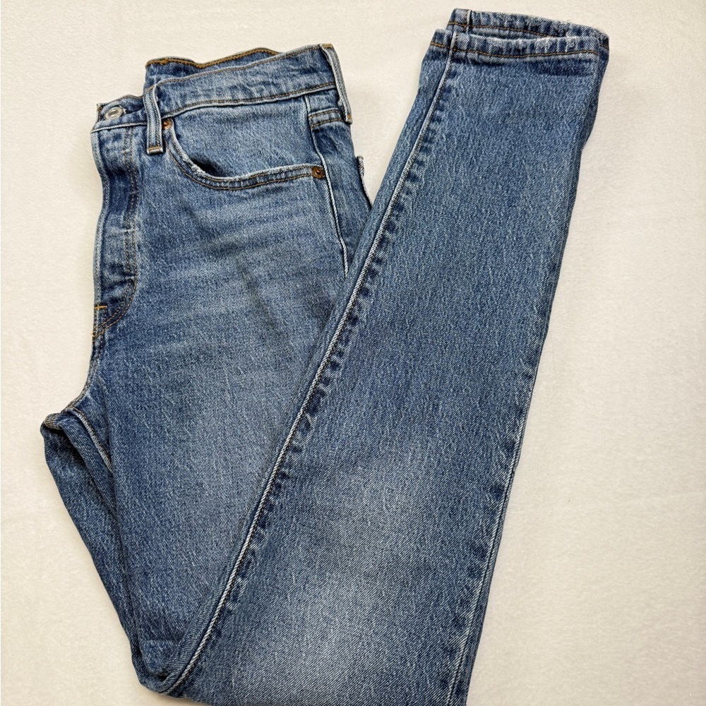 Levi's 501 Size 26 Women's Straight Leg Blue Jeans